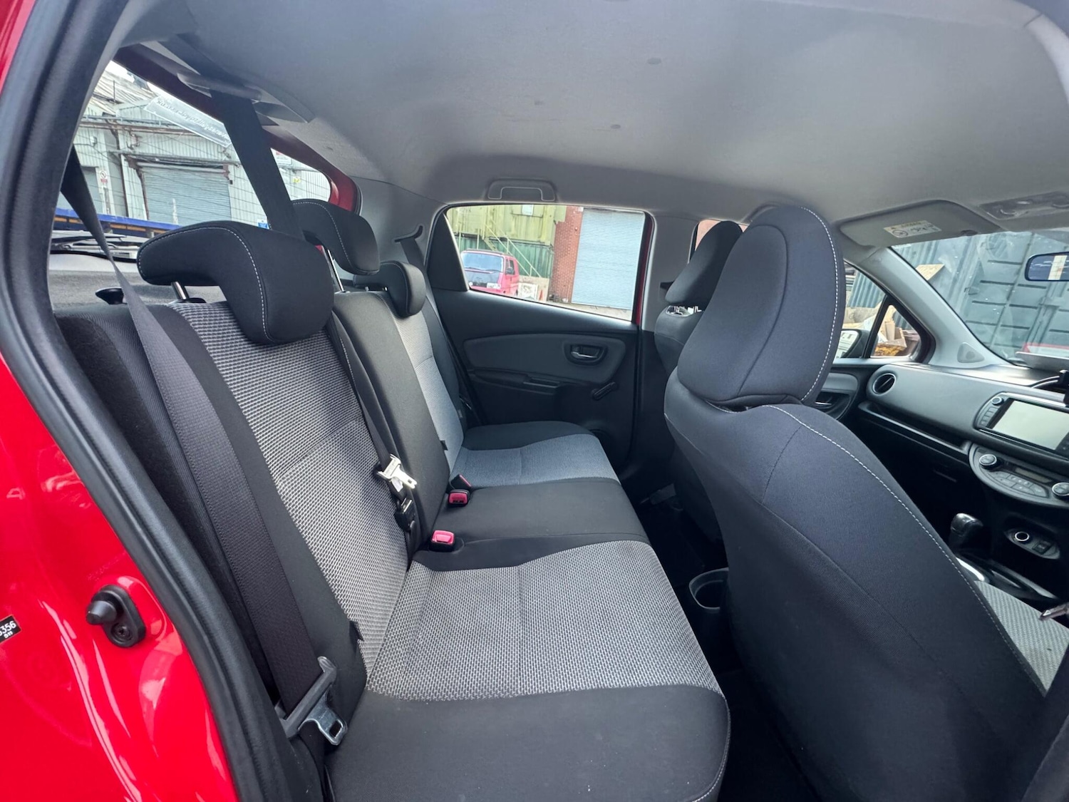 Used Toyota Yaris 2017 for sale - 77074670: Photo 17