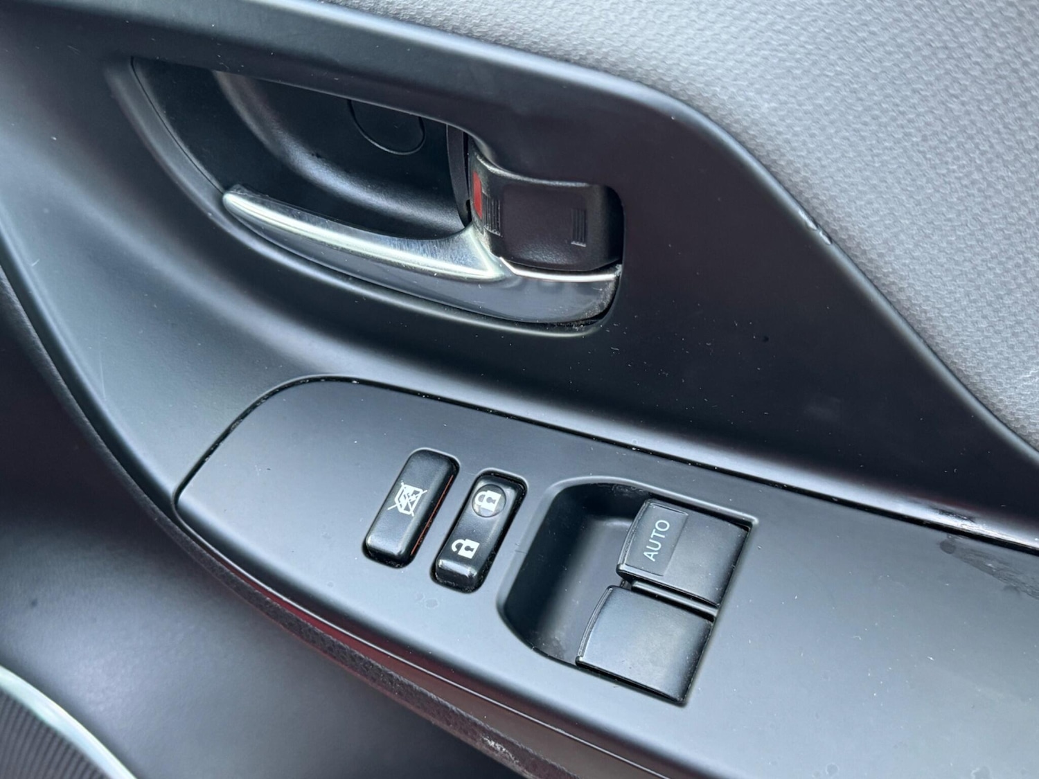 Used Toyota Yaris 2017 for sale - 77074670: Photo 20