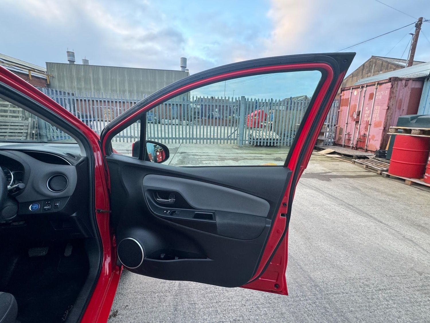 Used Toyota Yaris 2017 for sale - 77074670: Photo 21