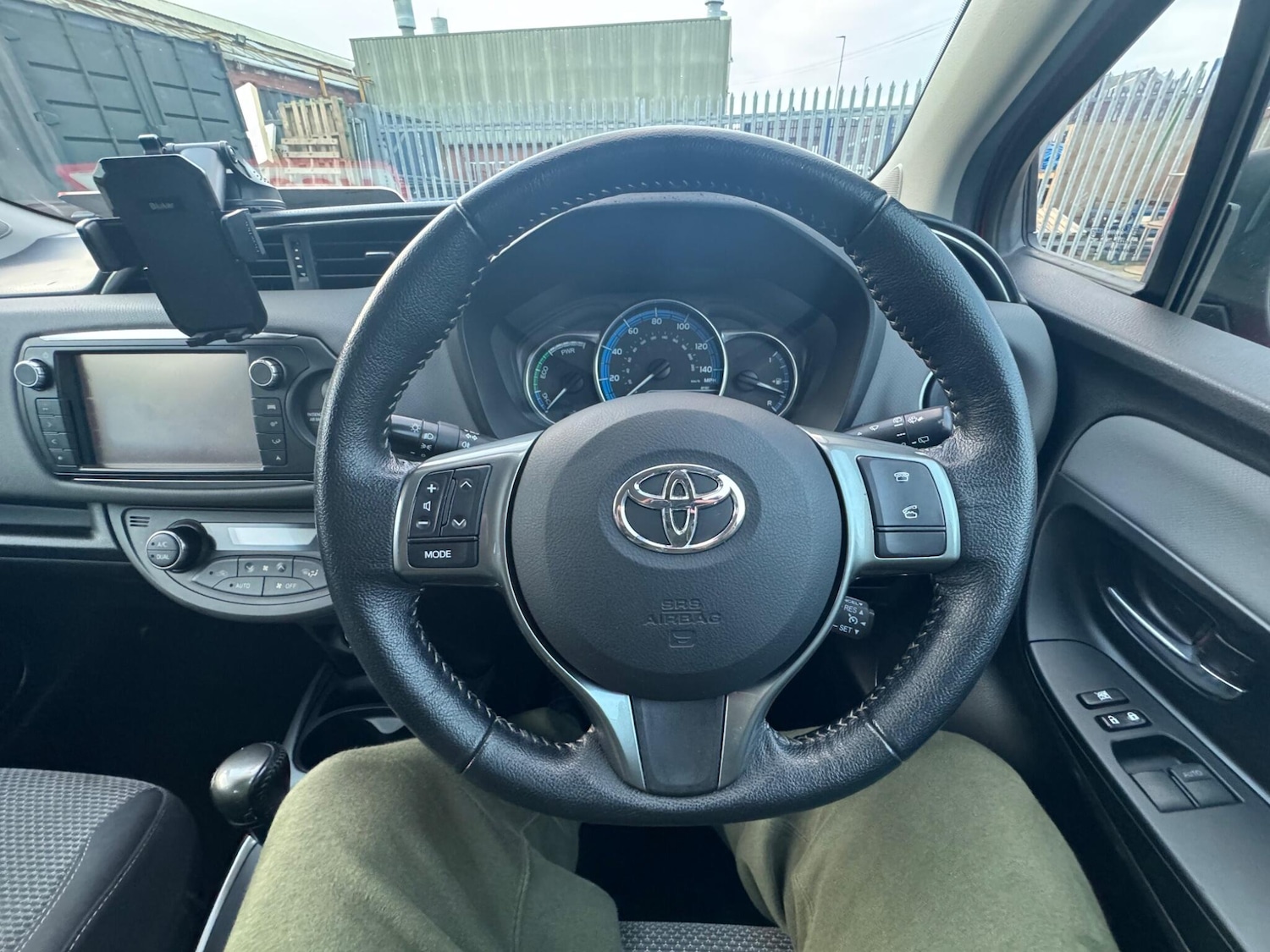 Used Toyota Yaris 2017 for sale - 77074670: Photo 25