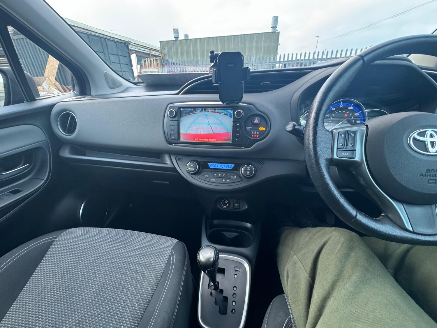 Used Toyota Yaris 2017 for sale - 77074670: Photo 27