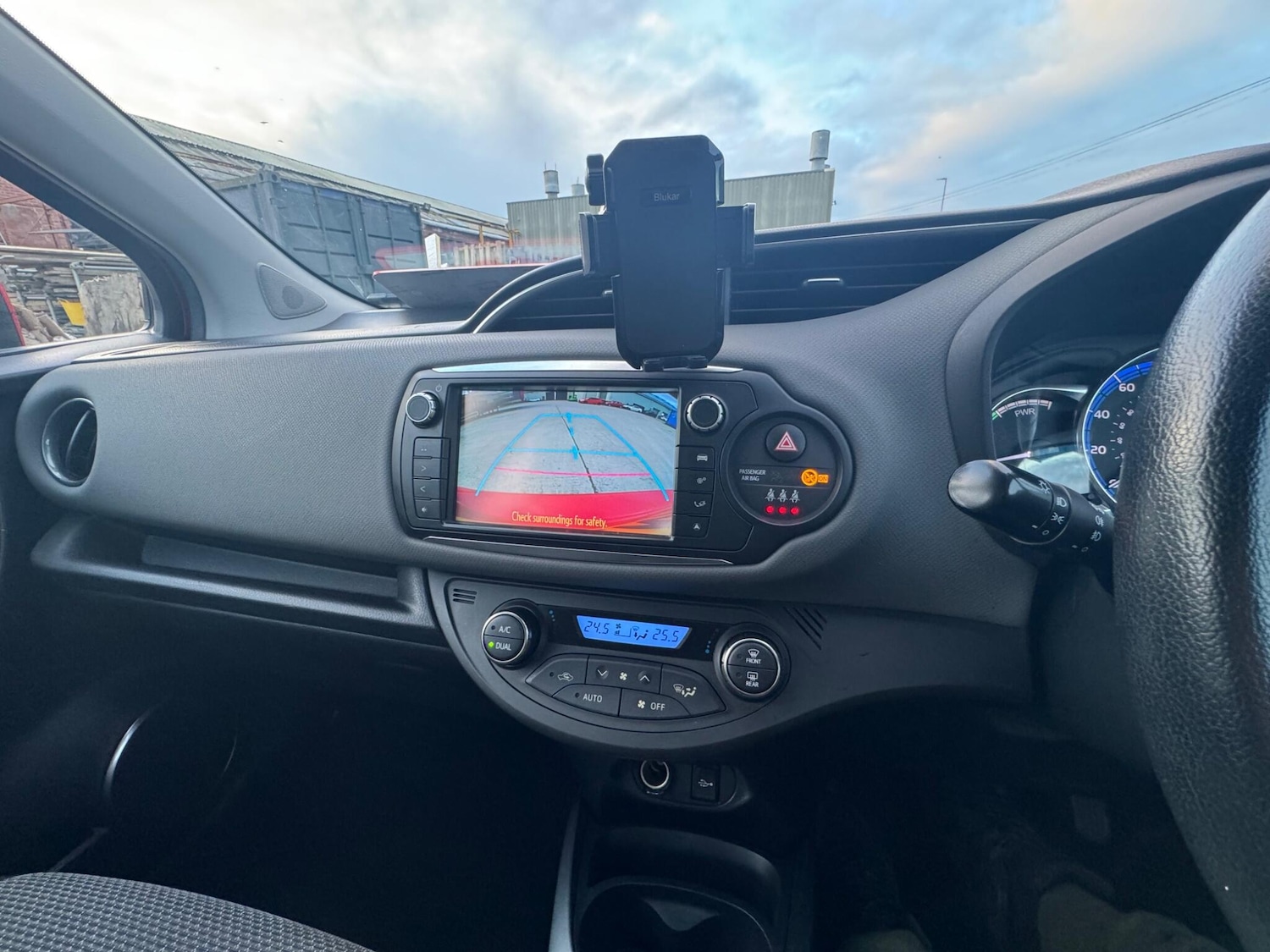 Used Toyota Yaris 2017 for sale - 77074670: Photo 28