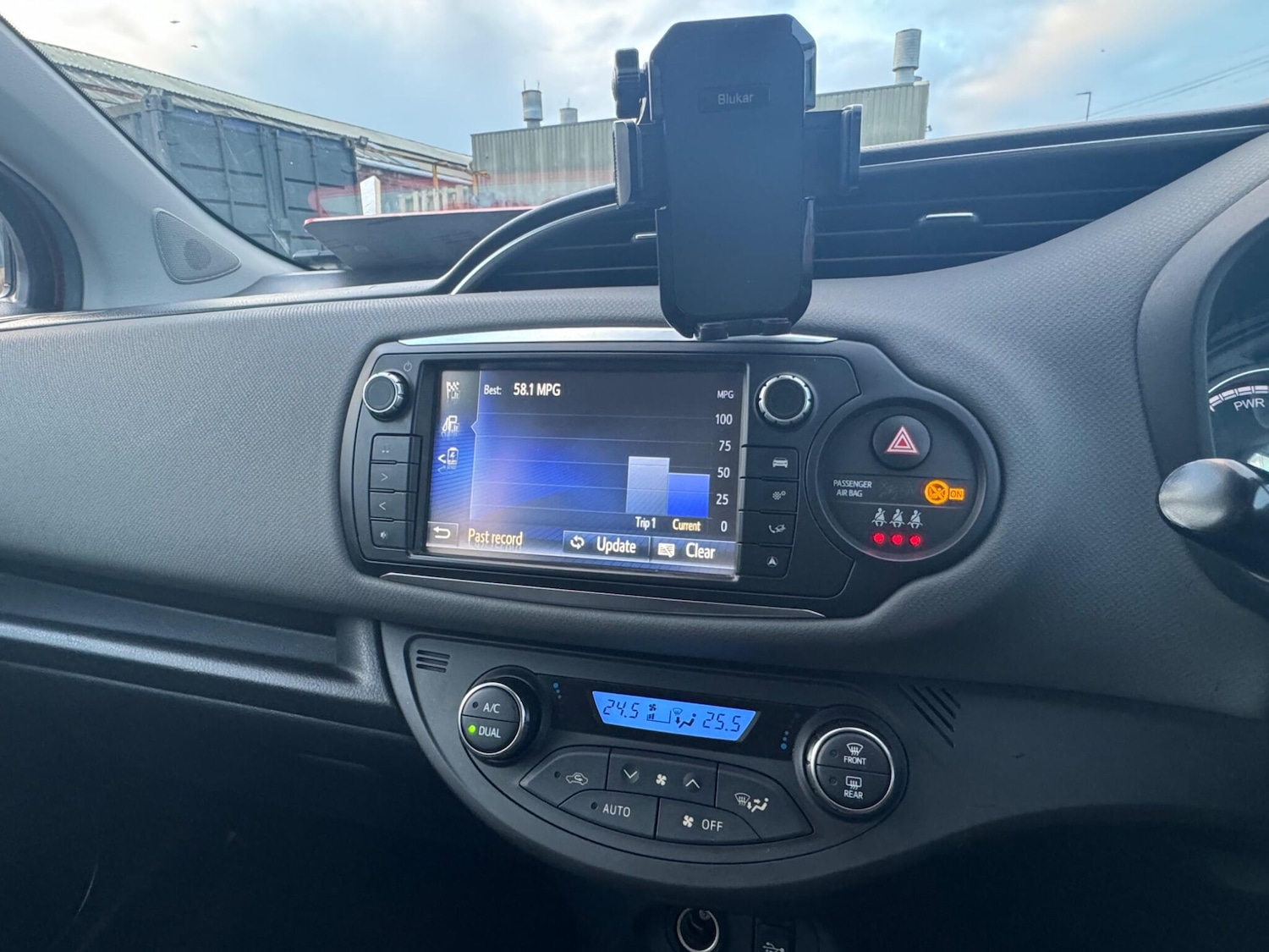 Used Toyota Yaris 2017 for sale - 77074670: Photo 29