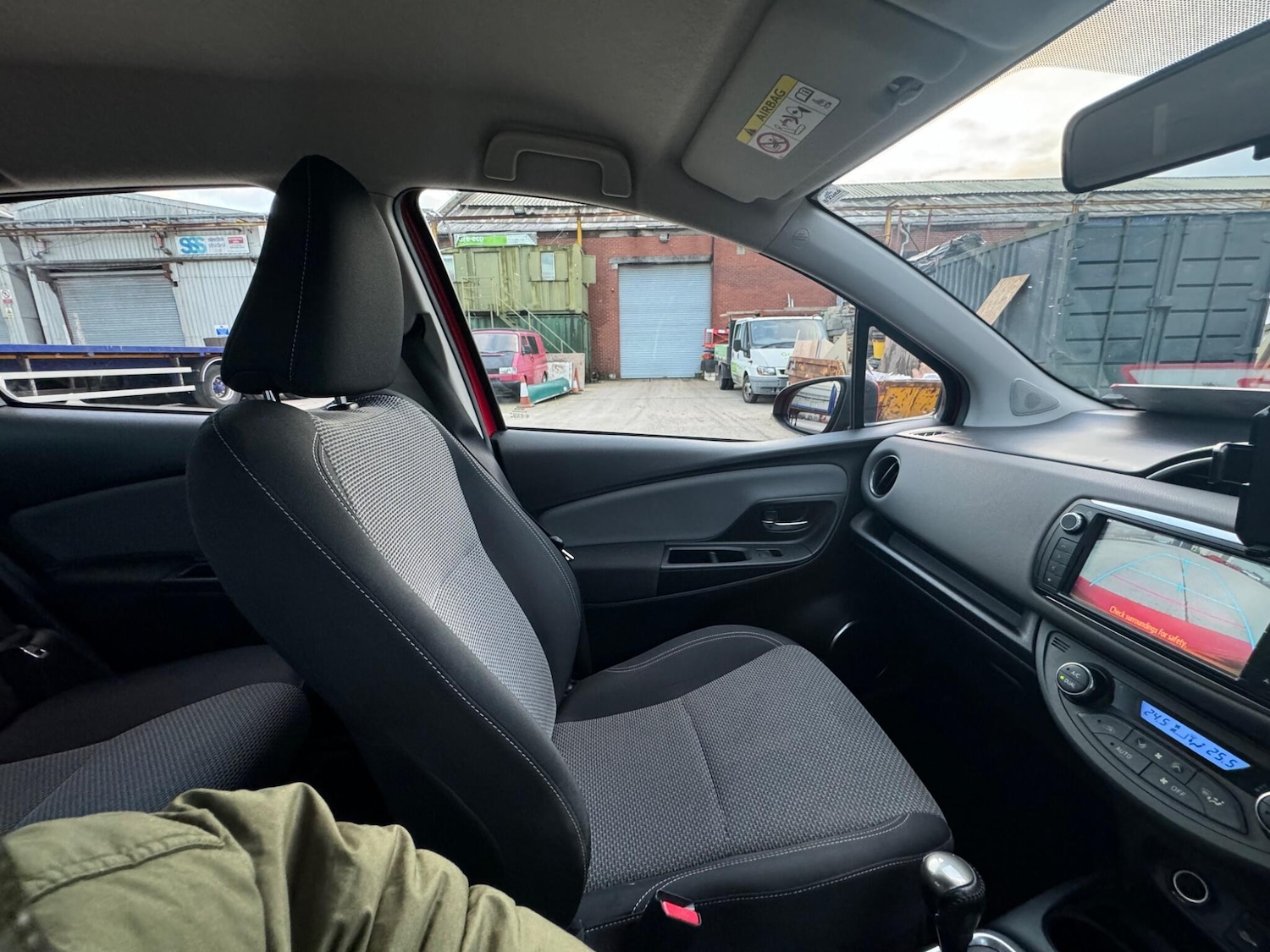 Used Toyota Yaris 2017 for sale - 77074670: Photo 30