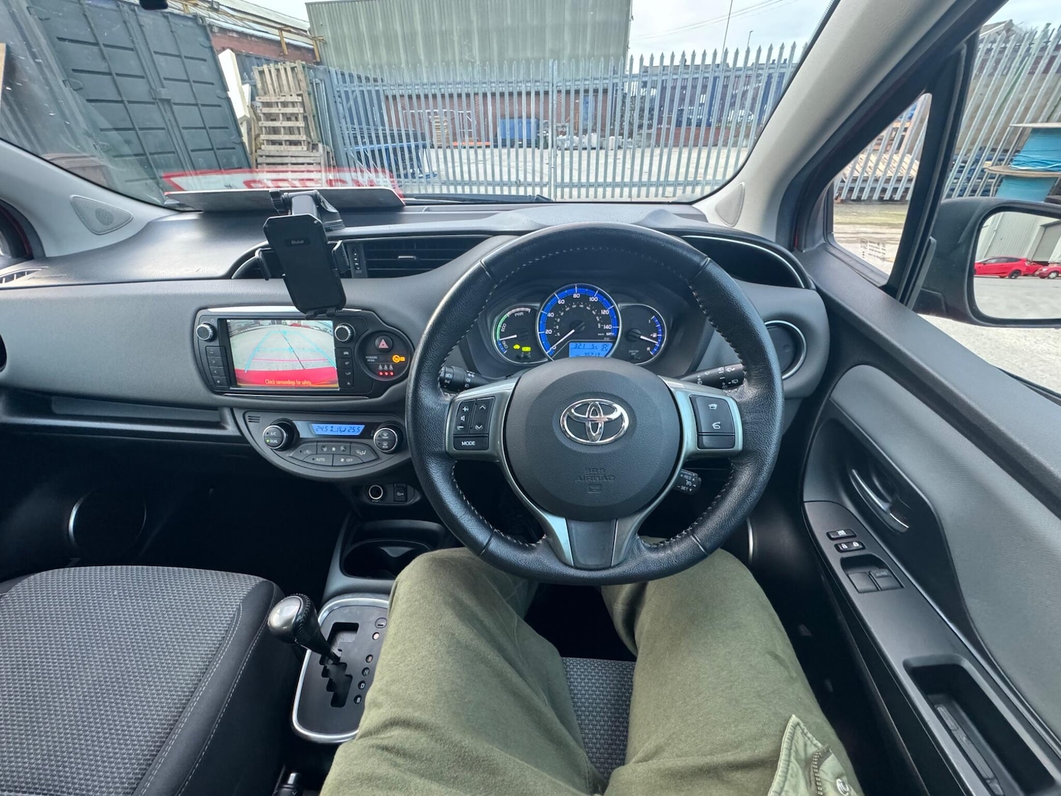 Used Toyota Yaris 2017 for sale - 77074670: Photo 31