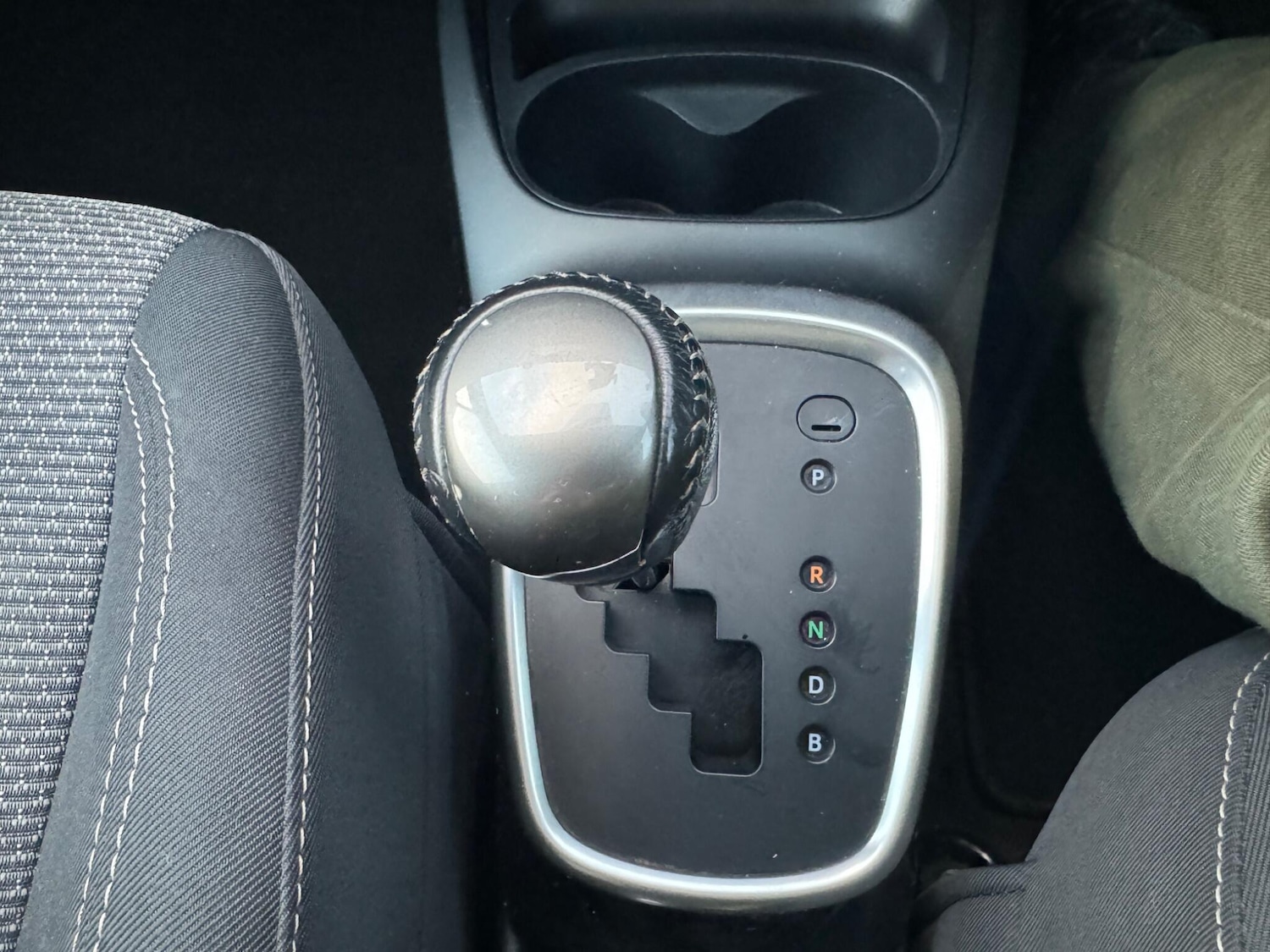 Used Toyota Yaris 2017 for sale - 77074670: Photo 32