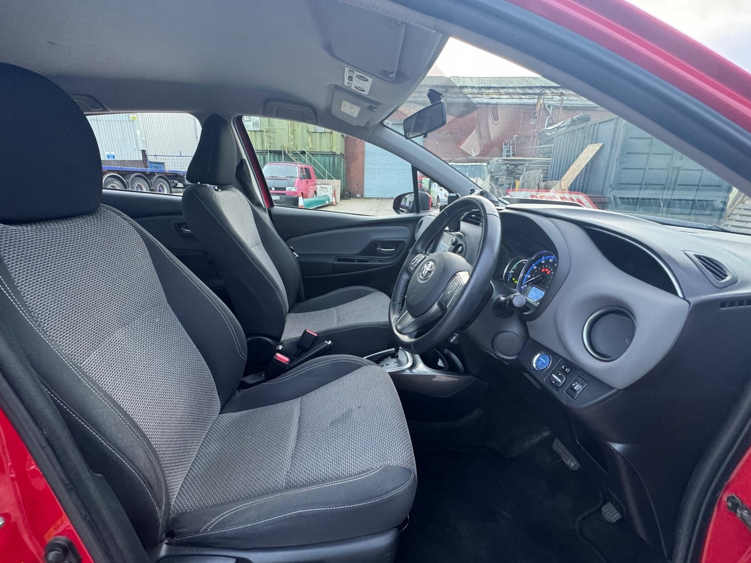 Used Toyota Yaris 2017 for sale - 77074670: Photo 39