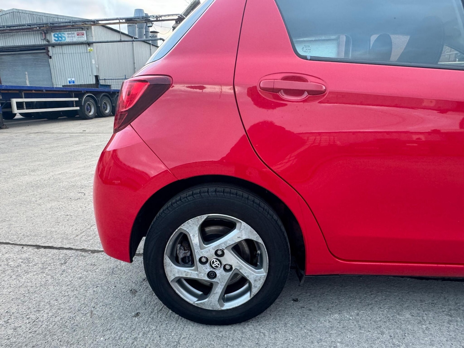 Used Toyota Yaris 2017 for sale - 77074670: Photo 43