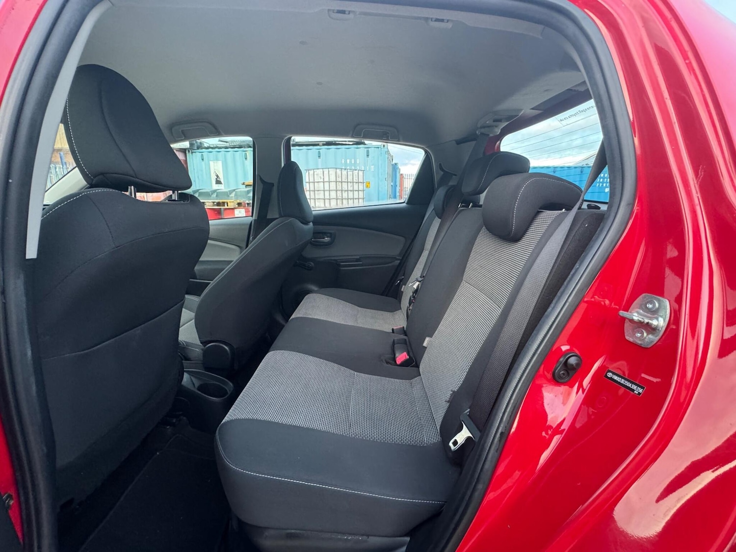 Used Toyota Yaris 2017 for sale - 77074670: Photo 9