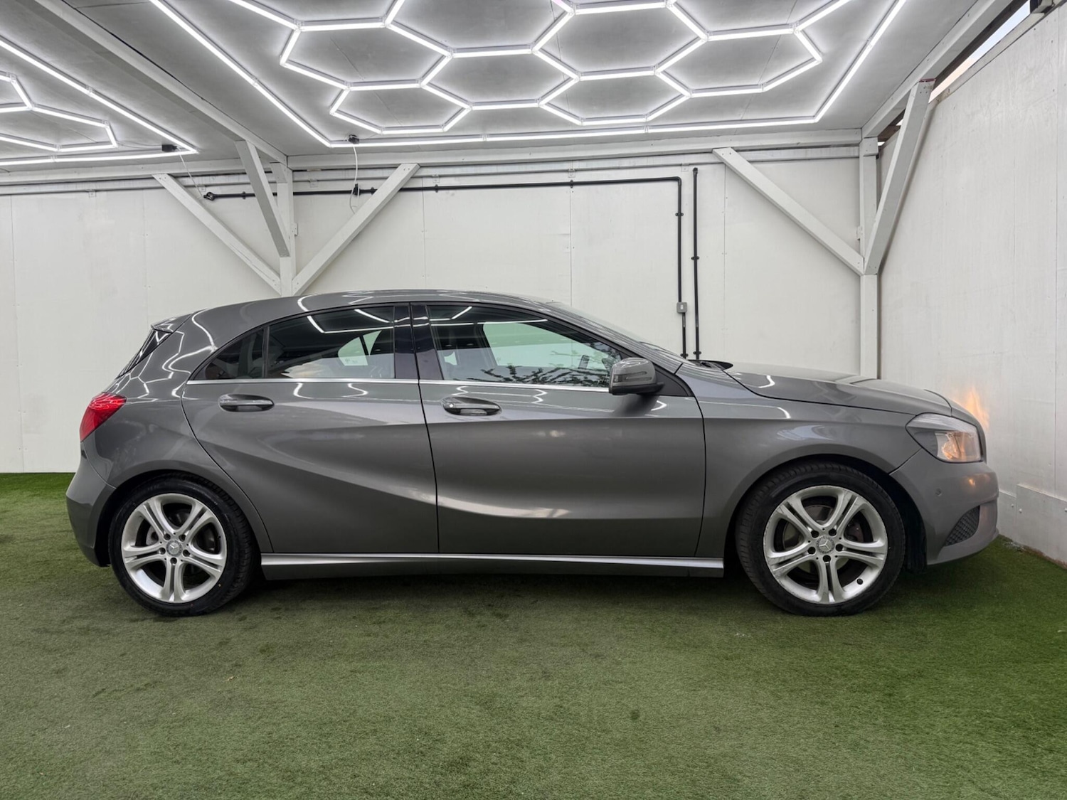 Used Mercedes-Benz A-Class 2015 for sale - 78184953: Photo 2