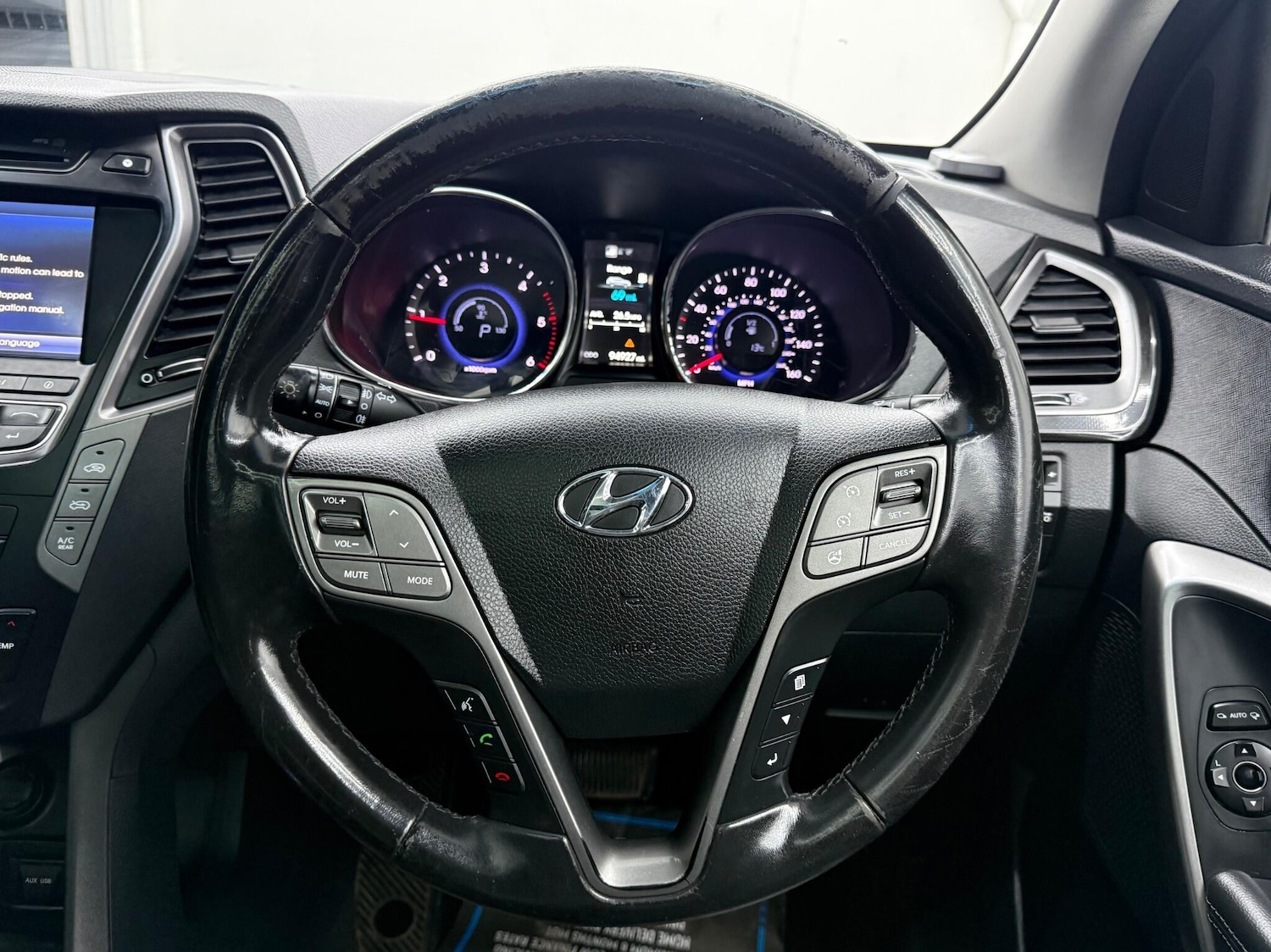 Used Hyundai Santa Fe 2015 for sale - 77783913: Photo 37