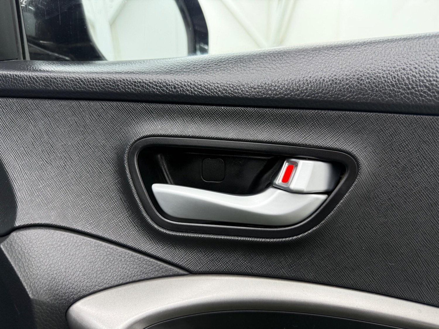 Used Hyundai Santa Fe 2015 for sale - 77783913: Photo 46