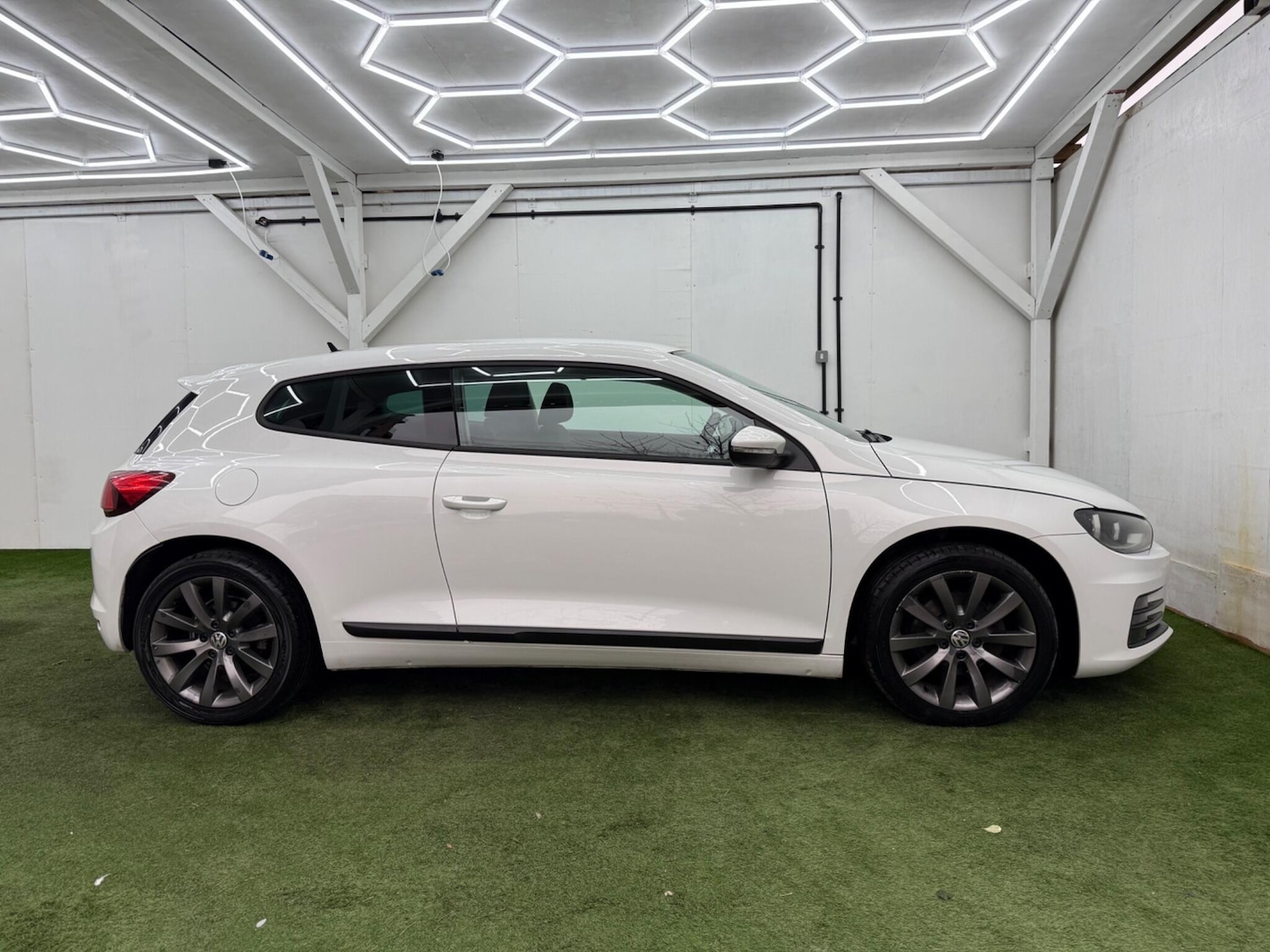 Used Volkswagen Scirocco for sale - 77613049: Photo 2