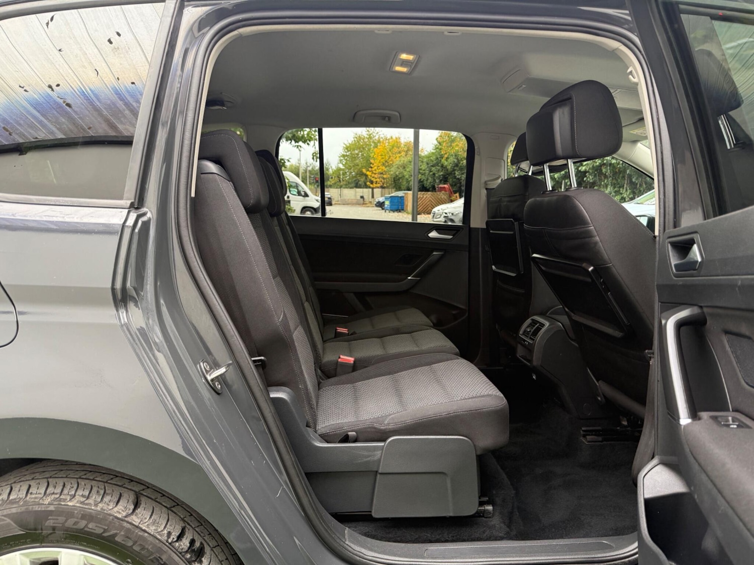 Used Volkswagen Touran 2016 for sale - 76201168: Photo 18