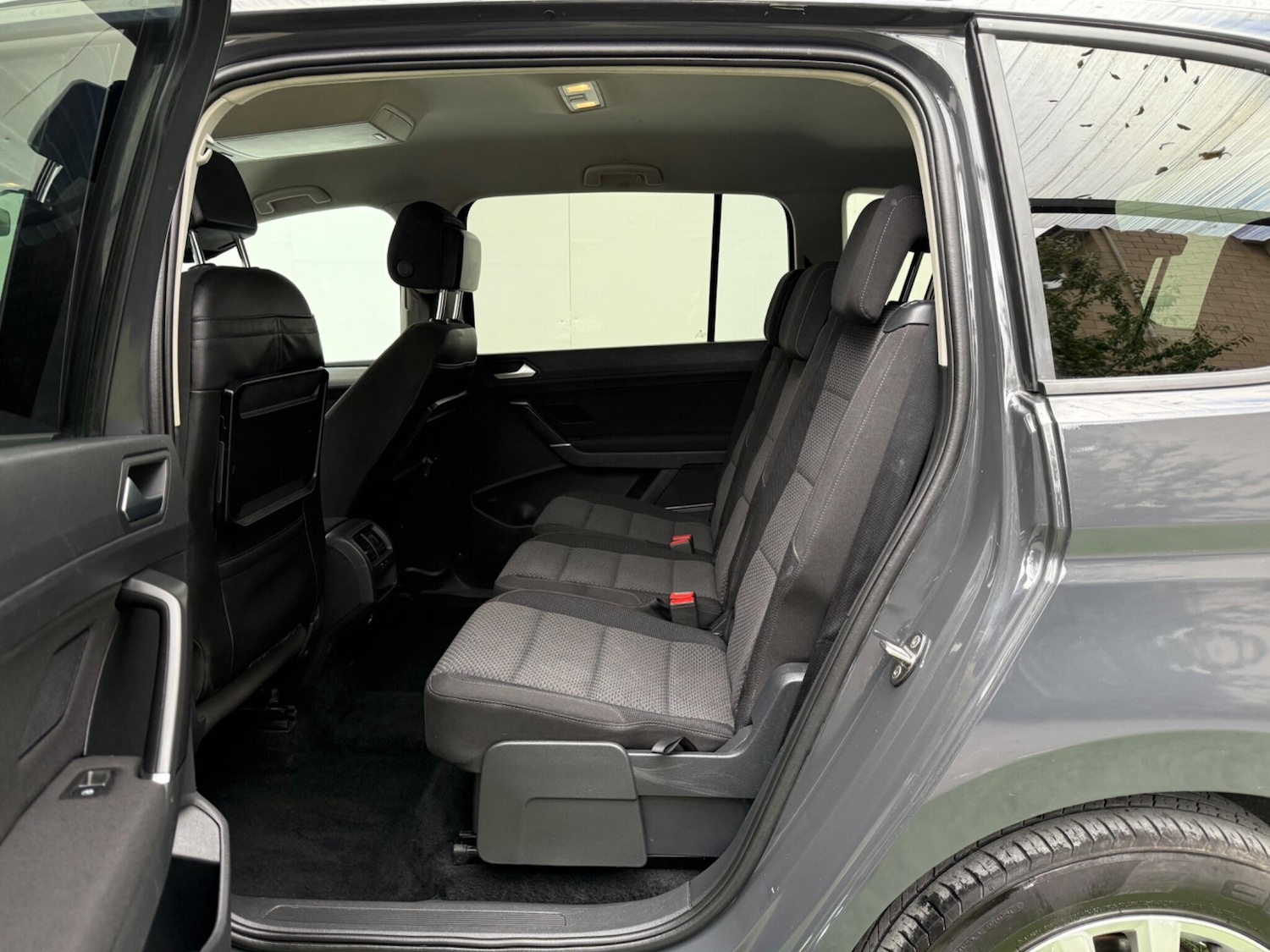 Used Volkswagen Touran 2016 for sale - 76201168: Photo 24