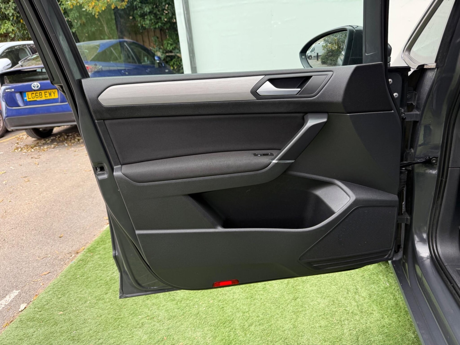 Used Volkswagen Touran 2016 for sale - 76201168: Photo 31