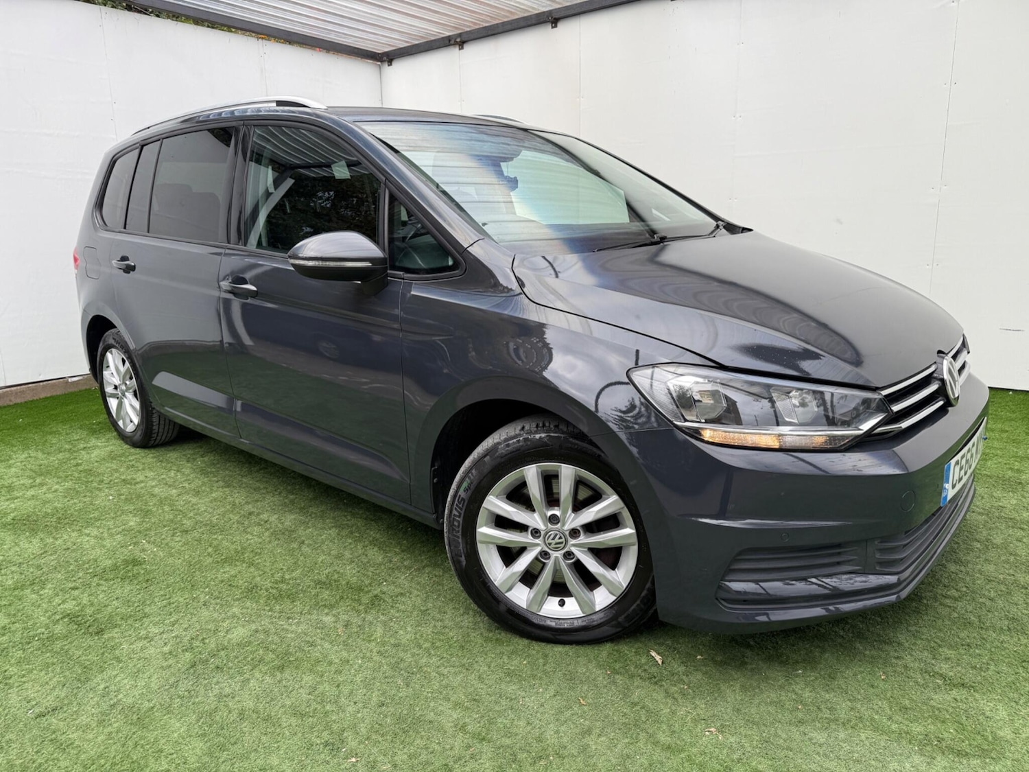 Used Volkswagen Touran 2016 for sale - 76201168: Photo 4
