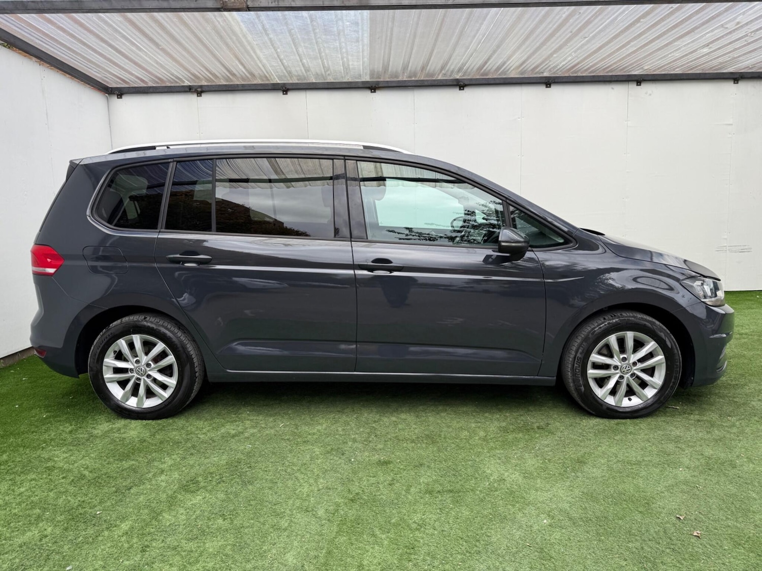 Used Volkswagen Touran 2016 for sale - 76201168: Photo 5