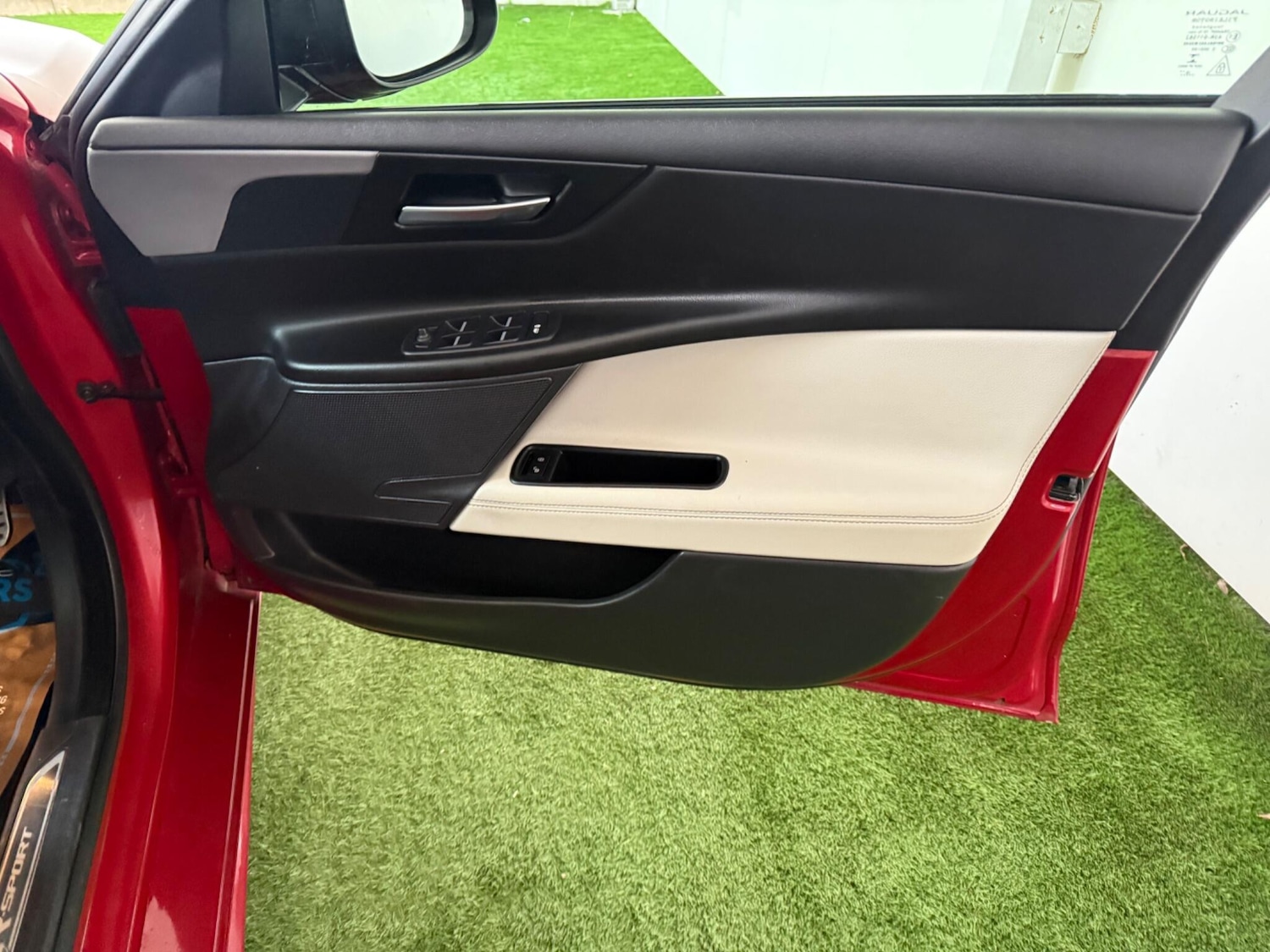 Used Jaguar XE 2016 for sale - 76688885: Photo 17