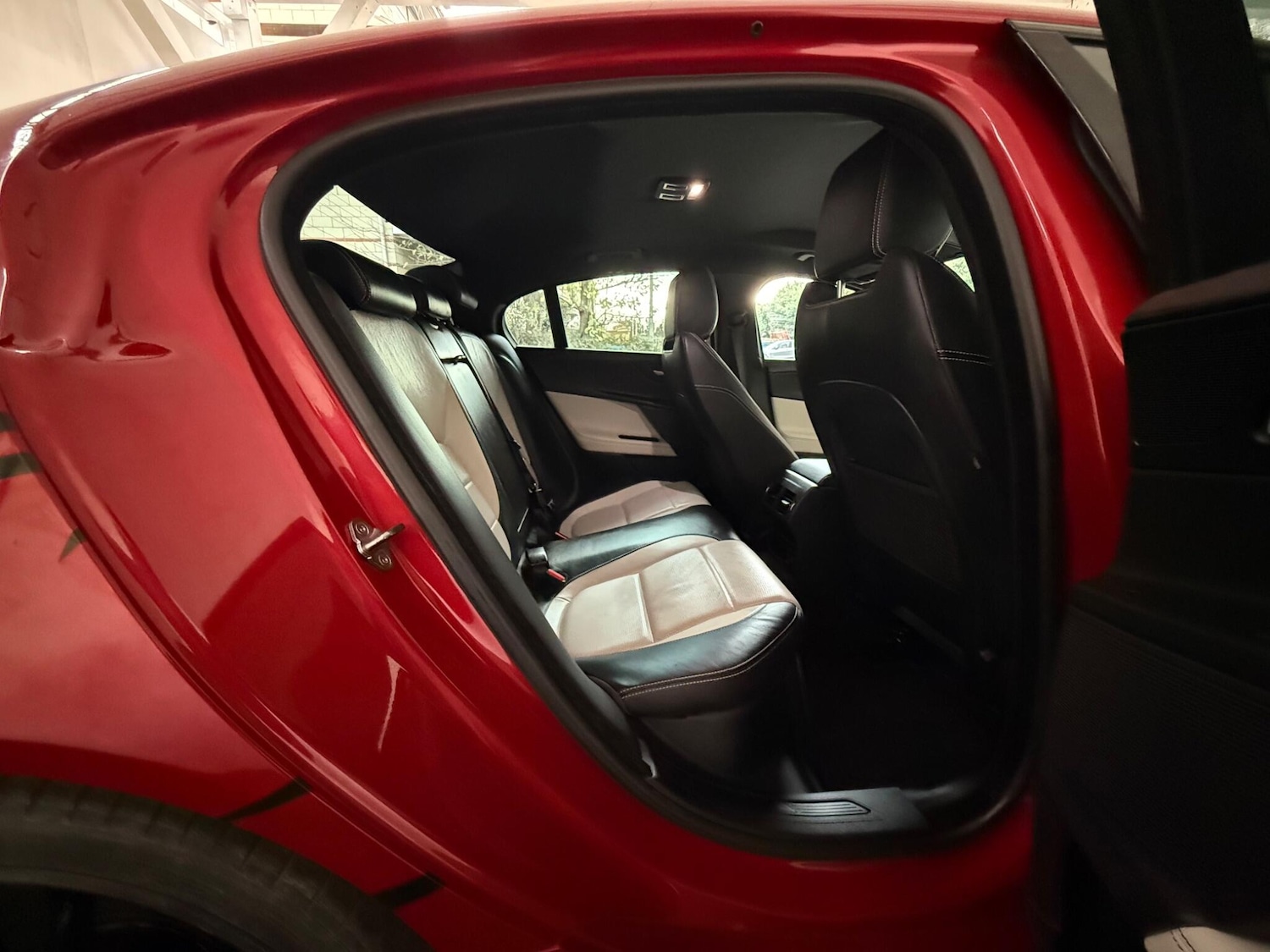 Used Jaguar XE 2016 for sale - 76688885: Photo 18