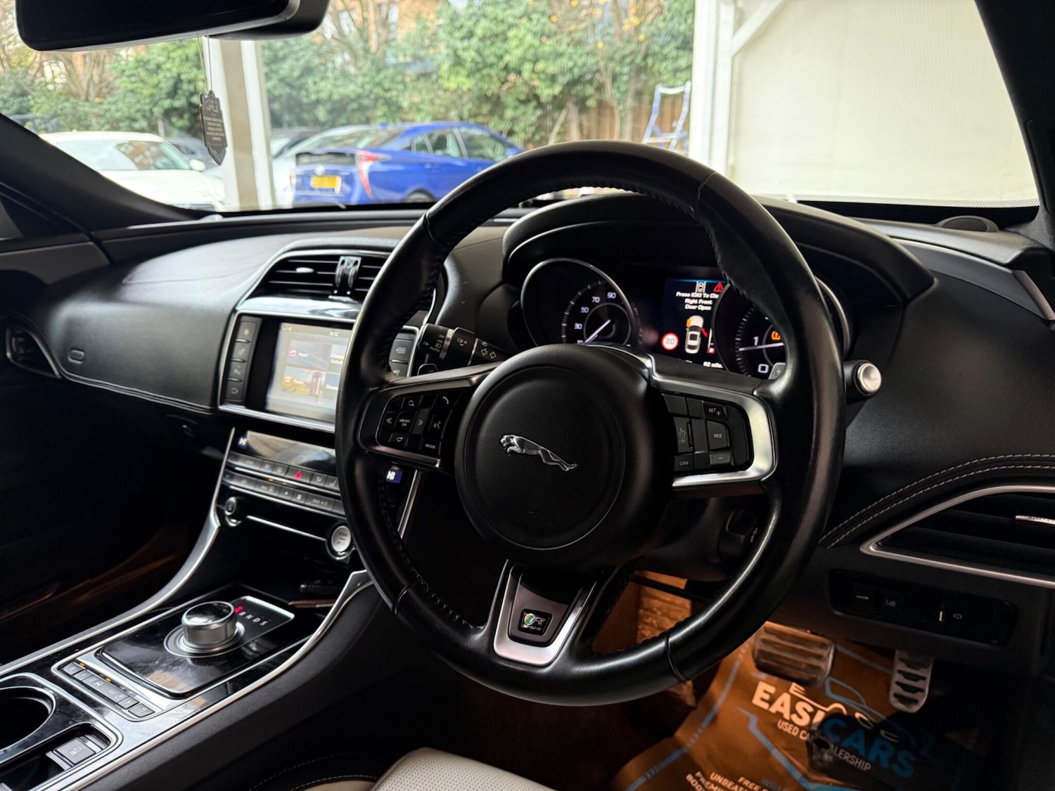 Used Jaguar XE 2016 for sale - 76688885: Photo 2