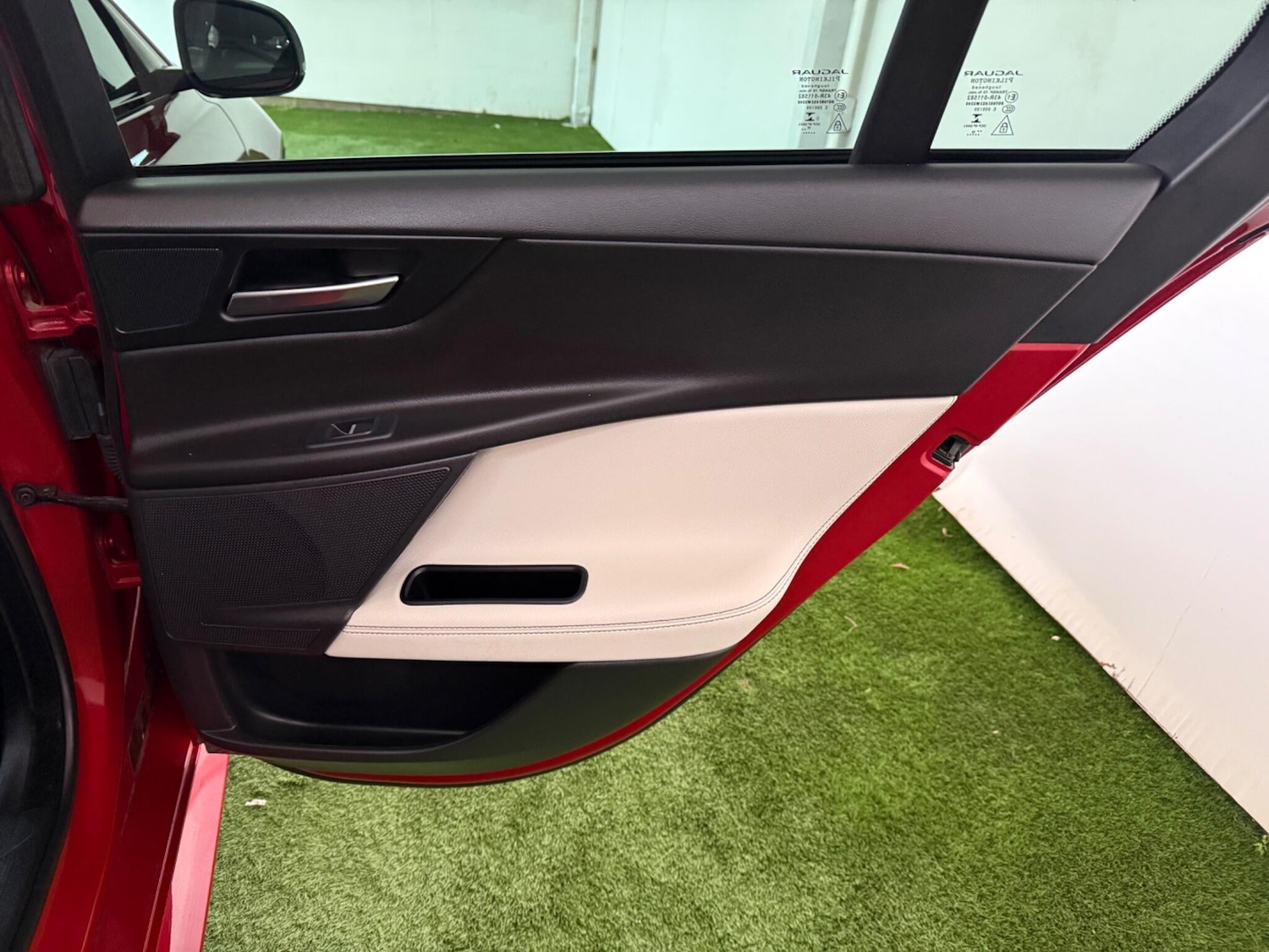 Used Jaguar XE 2016 for sale - 76688885: Photo 21