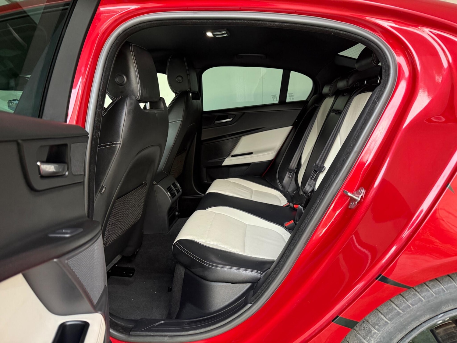 Used Jaguar XE 2016 for sale - 76688885: Photo 22