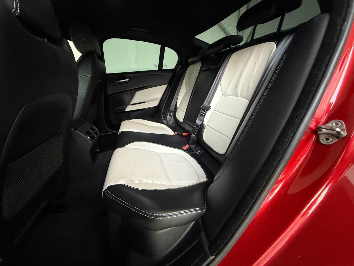 Used Jaguar XE 2016 for sale - 76688885: Photo 24