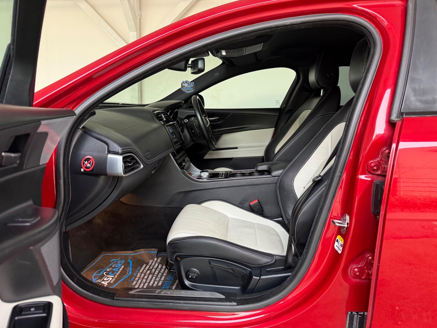 Used Jaguar XE 2016 for sale - 76688885: Photo 25