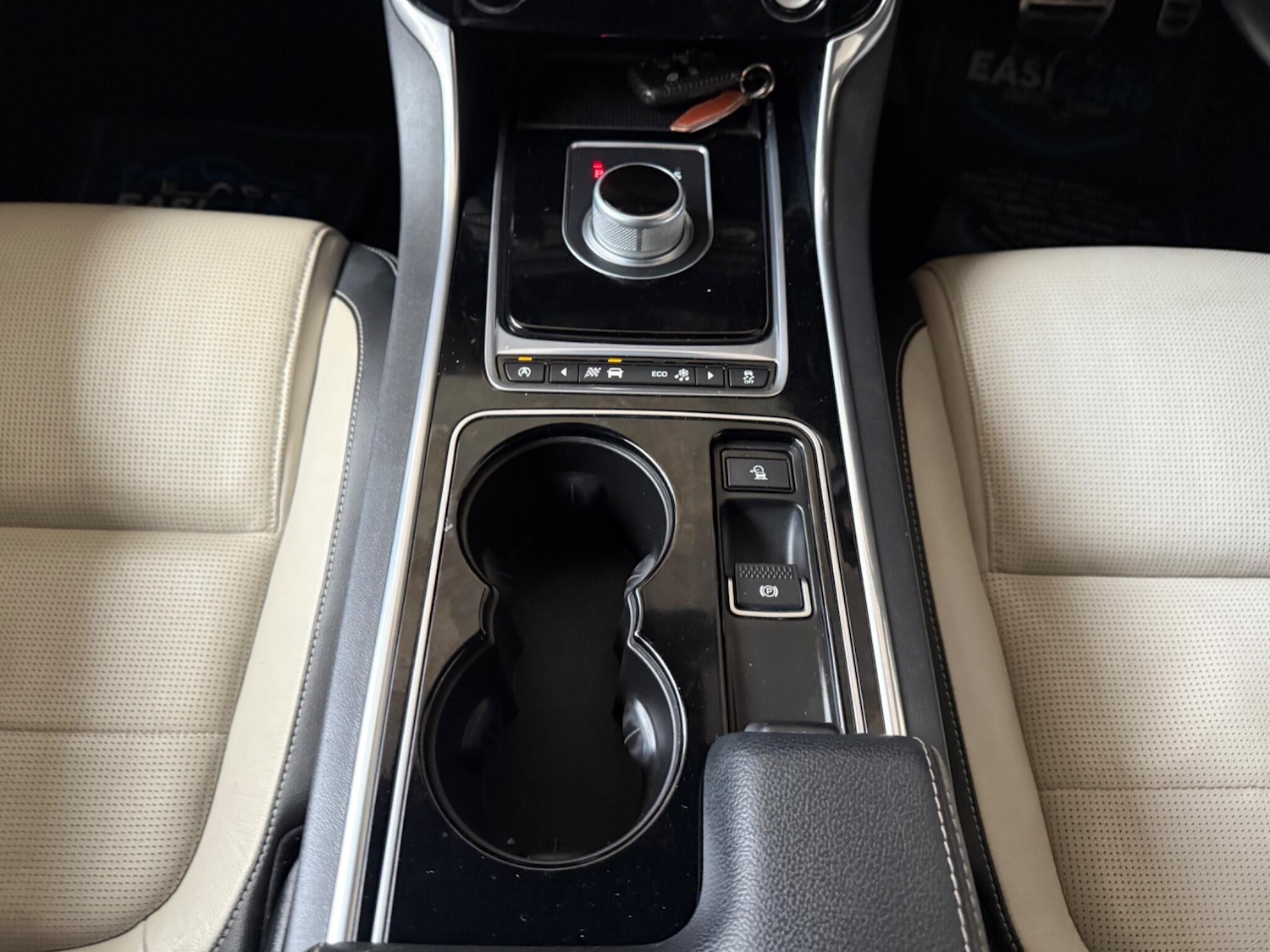 Used Jaguar XE 2016 for sale - 76688885: Photo 31