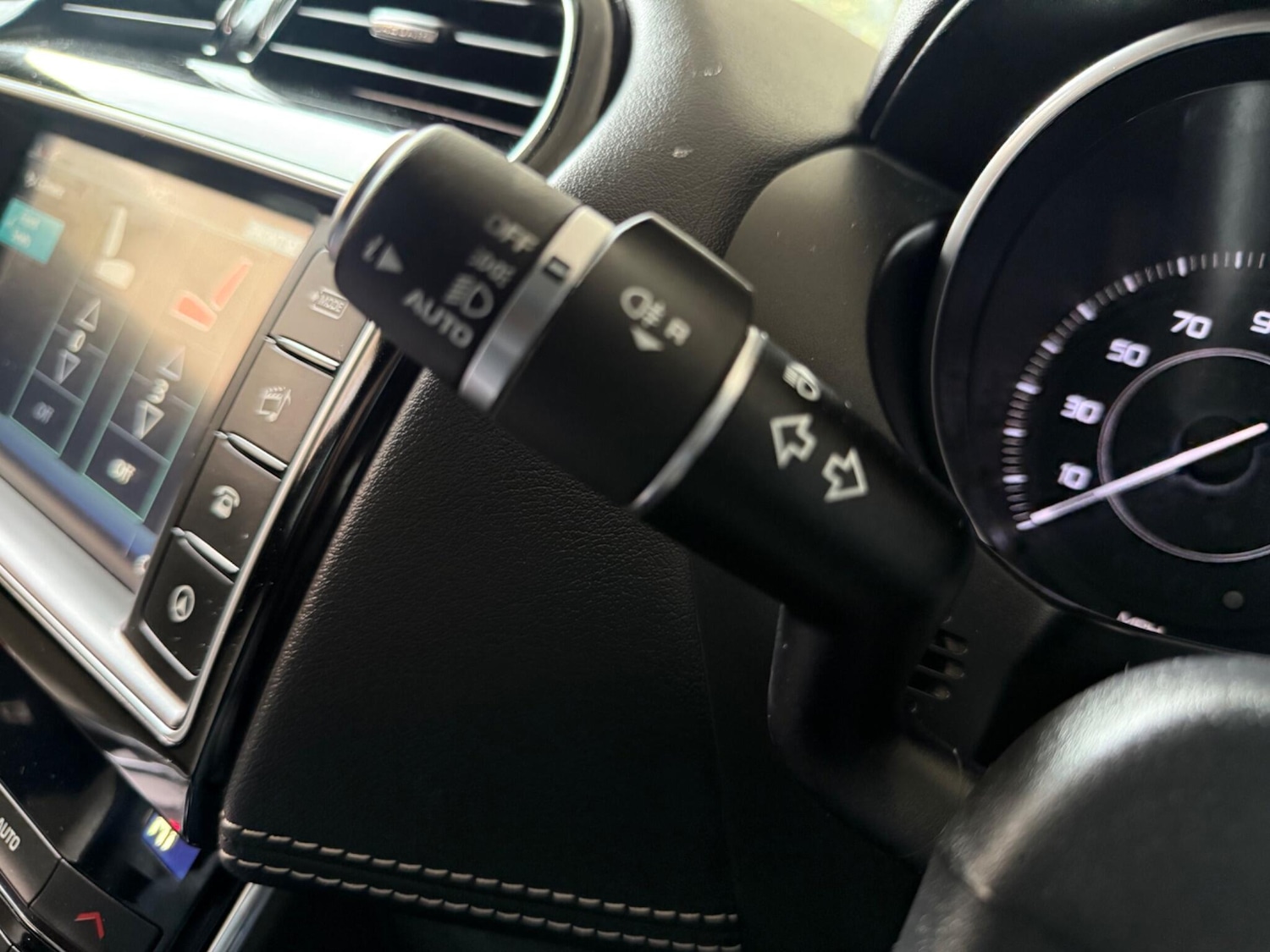 Used Jaguar XE 2016 for sale - 76688885: Photo 36