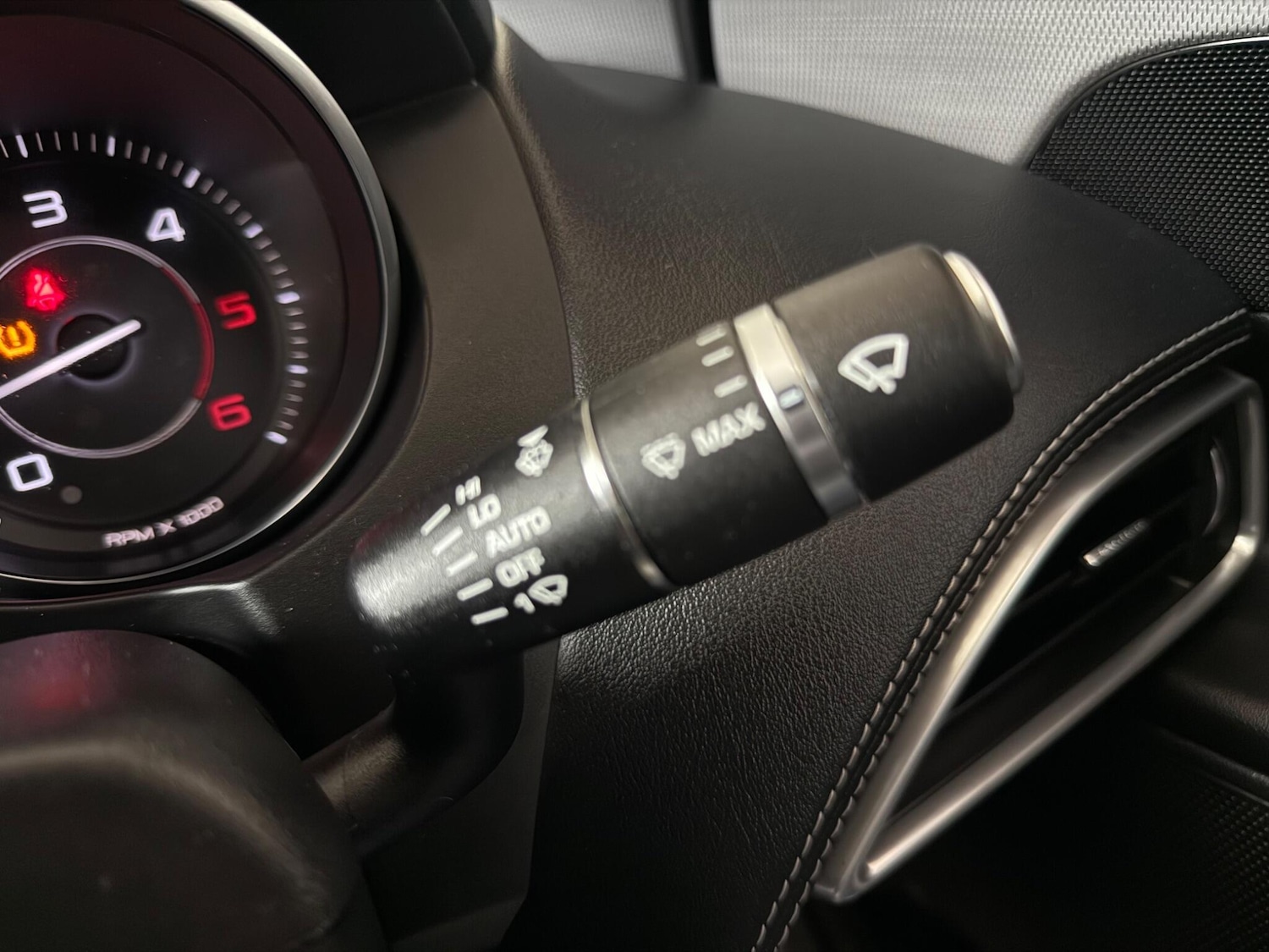 Used Jaguar XE 2016 for sale - 76688885: Photo 37