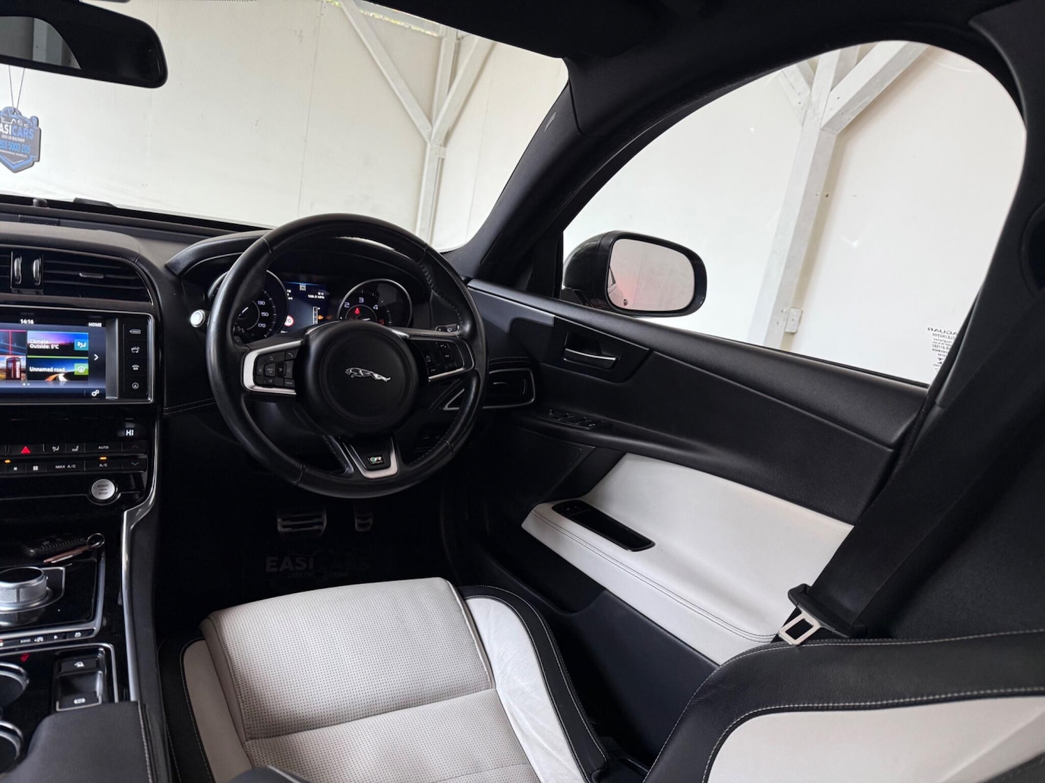 Used Jaguar XE 2016 for sale - 76688885: Photo 39