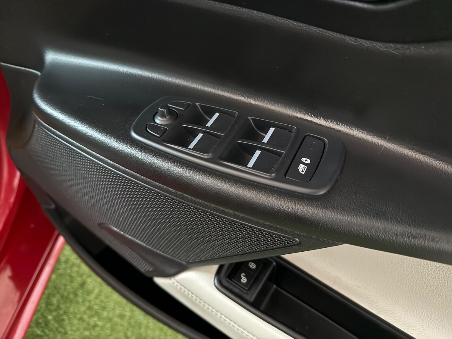 Used Jaguar XE 2016 for sale - 76688885: Photo 40