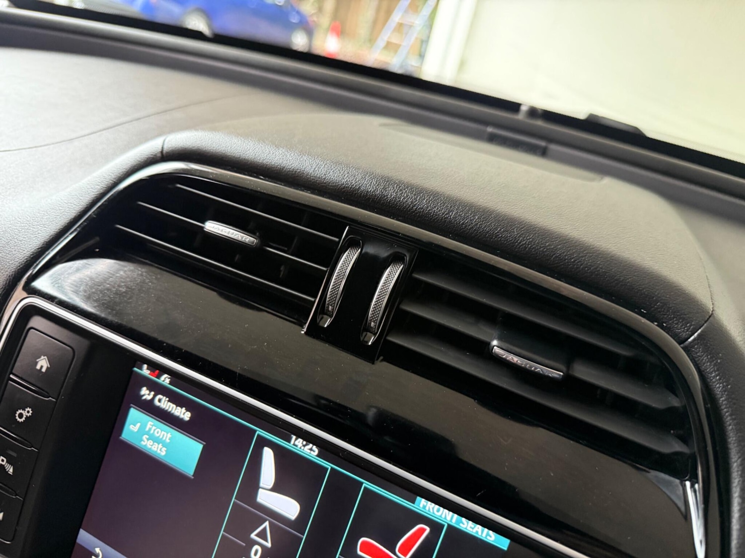 Used Jaguar XE 2016 for sale - 76688885: Photo 43