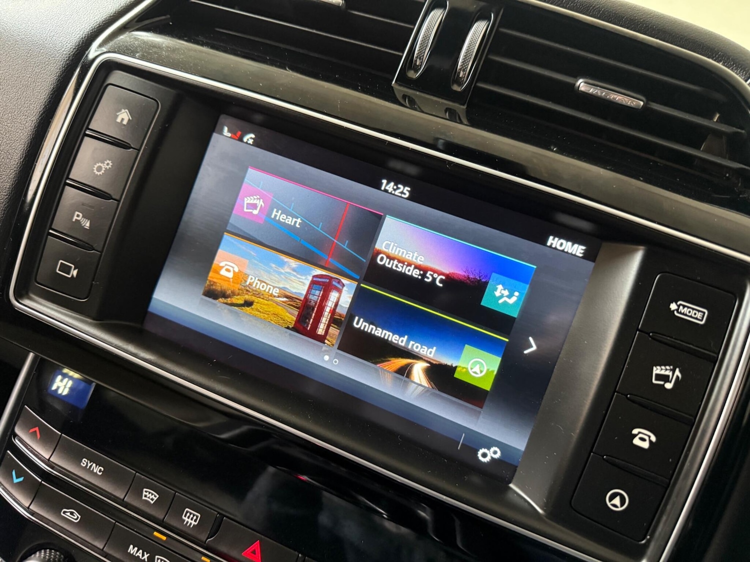 Used Jaguar XE 2016 for sale - 76688885: Photo 44