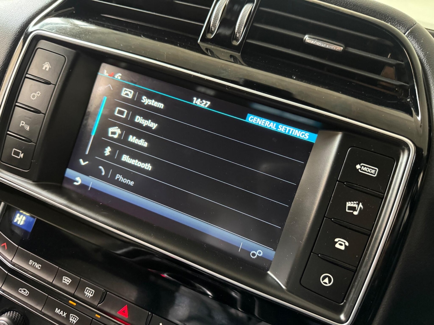 Used Jaguar XE 2016 for sale - 76688885: Photo 51