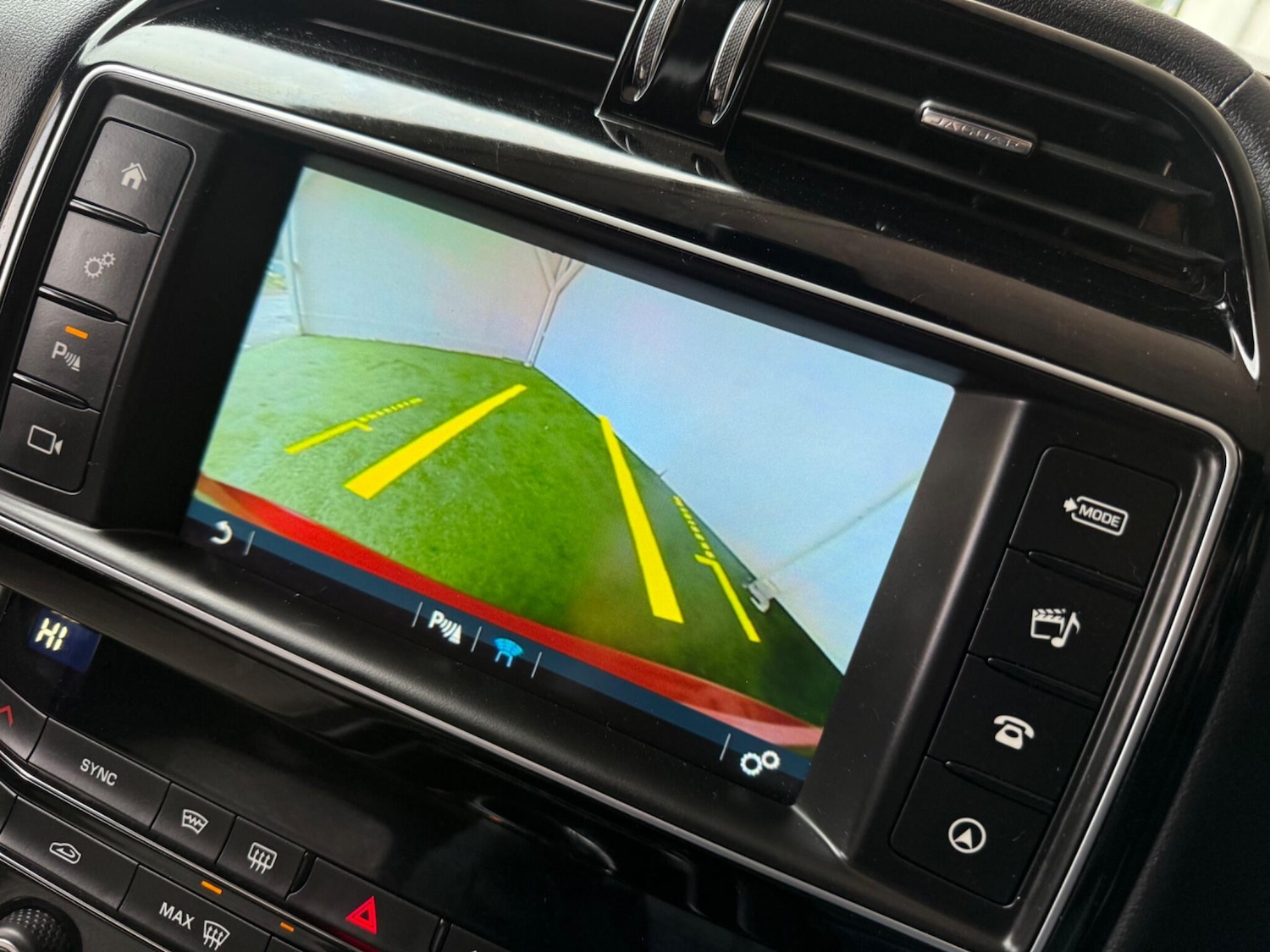 Used Jaguar XE 2016 for sale - 76688885: Photo 52