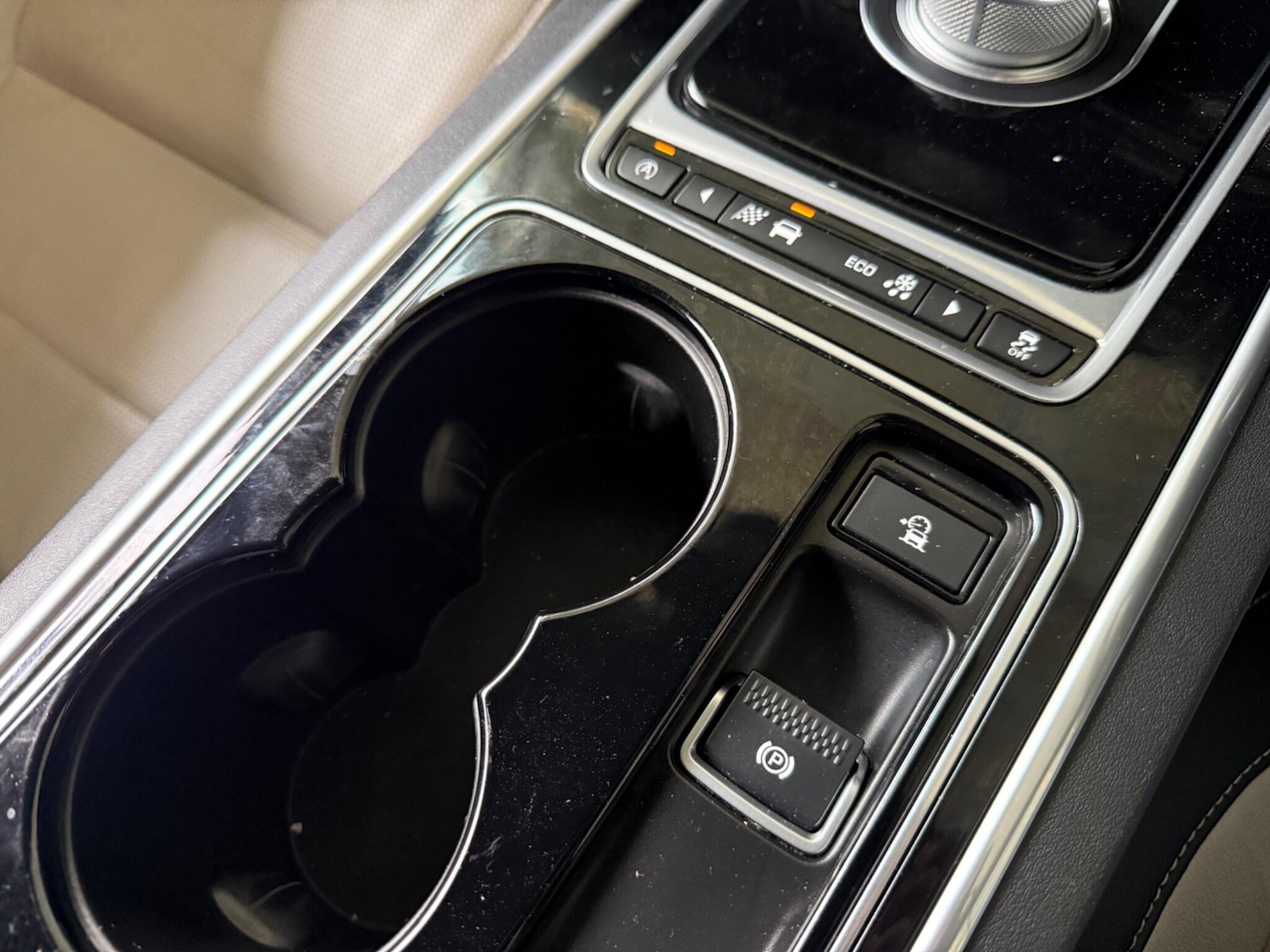 Used Jaguar XE 2016 for sale - 76688885: Photo 55