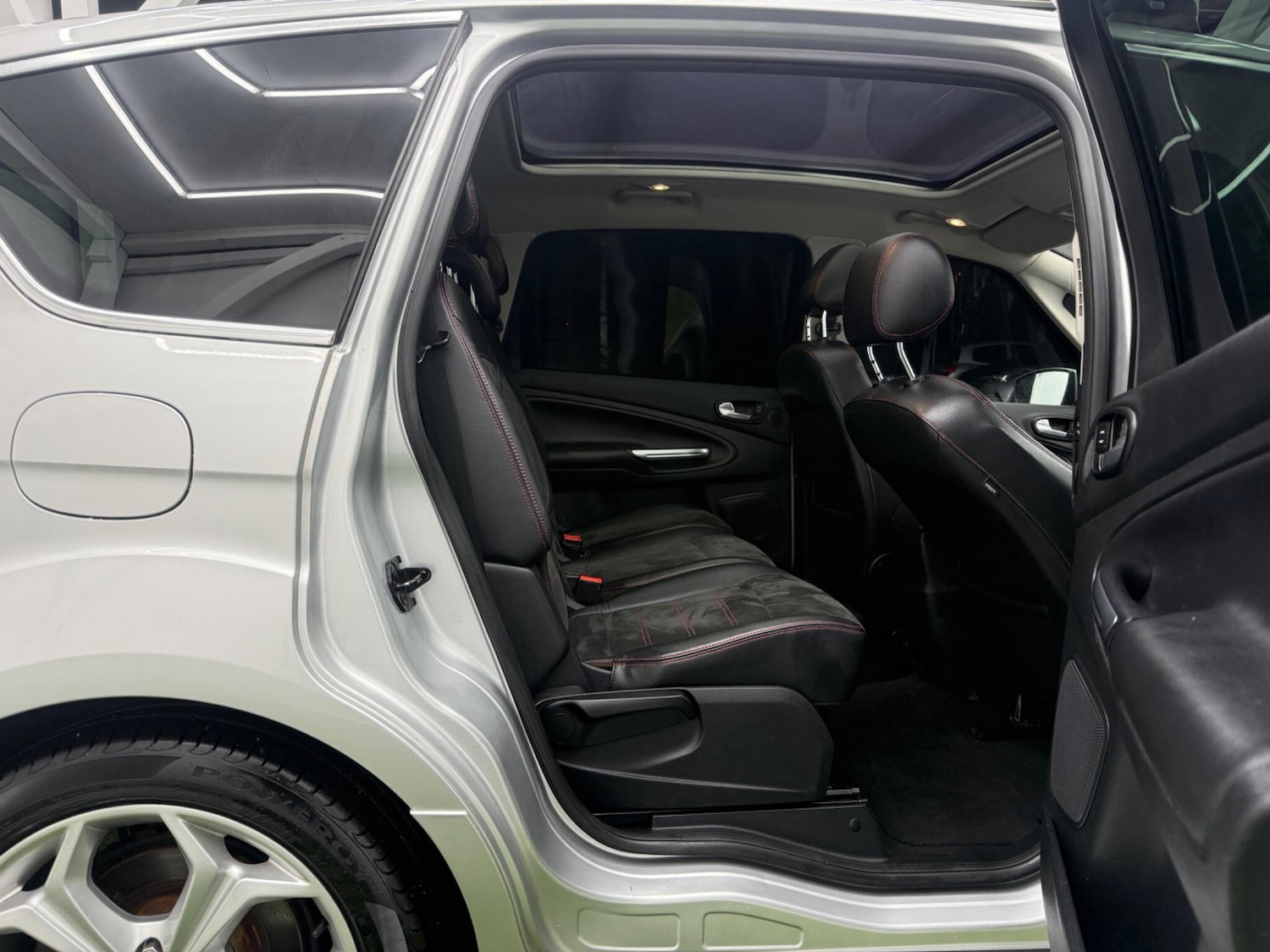 Used Ford S-Max 2011 for sale - 77538570: Photo 17