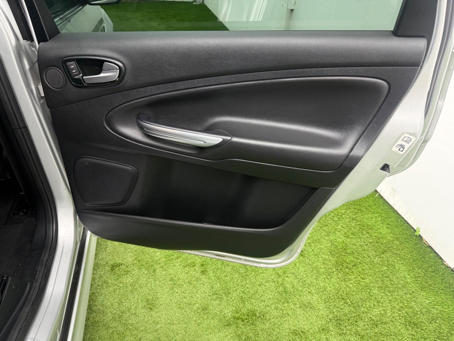 Used Ford S-Max 2011 for sale - 77538570: Photo 22