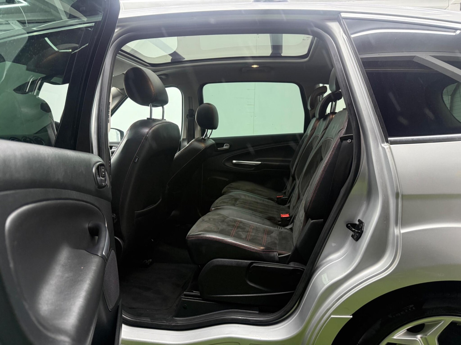 Used Ford S-Max 2011 for sale - 77538570: Photo 23