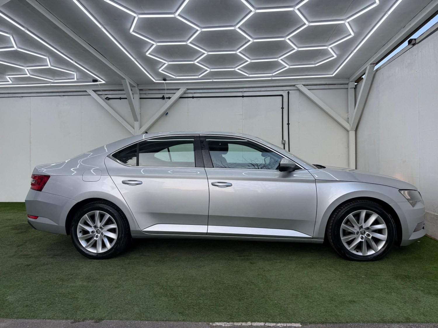 Used Skoda Superb 2017 for sale - 77753786: Photo 2