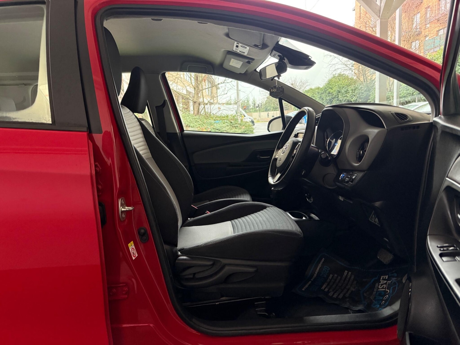 Used Toyota Yaris 2017 for sale - 76976495: Photo 14