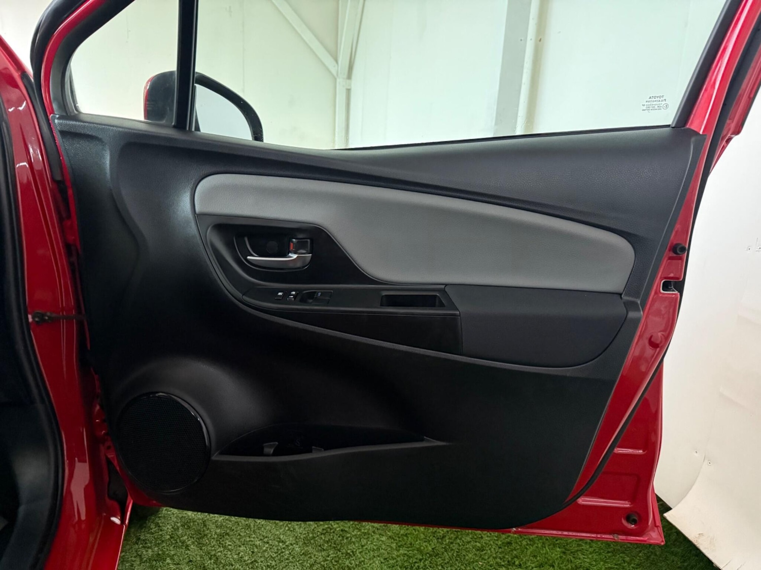 Used Toyota Yaris 2017 for sale - 76976495: Photo 17