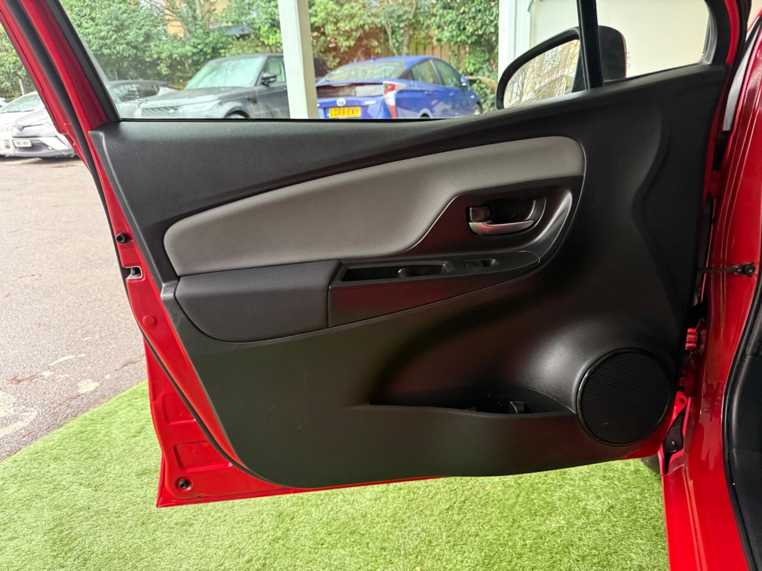 Used Toyota Yaris 2017 for sale - 76976495: Photo 27