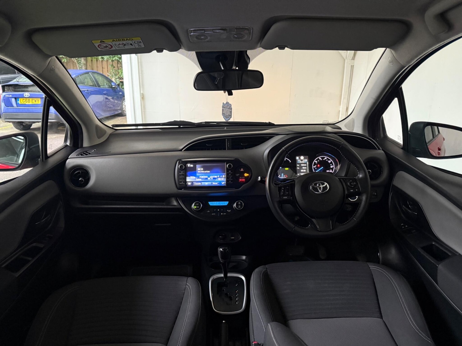 Used Toyota Yaris 2017 for sale - 76976495: Photo 28