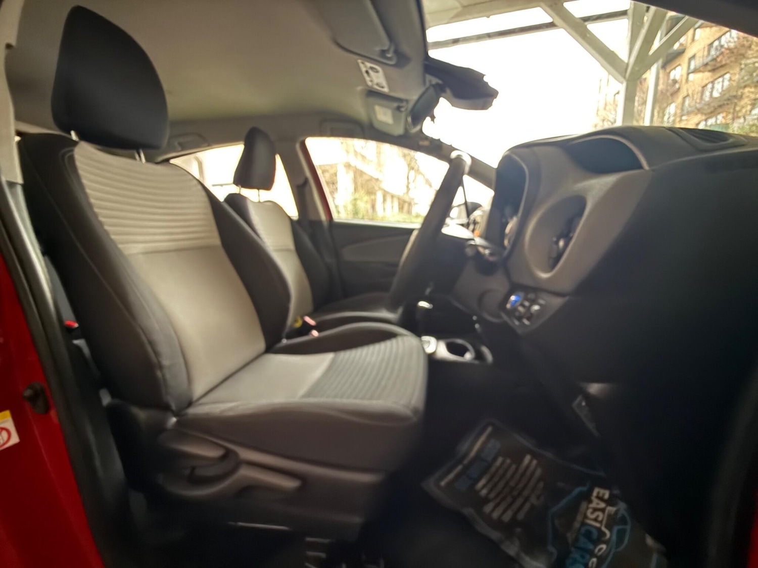 Used Toyota Yaris 2017 for sale - 76976495: Photo 3