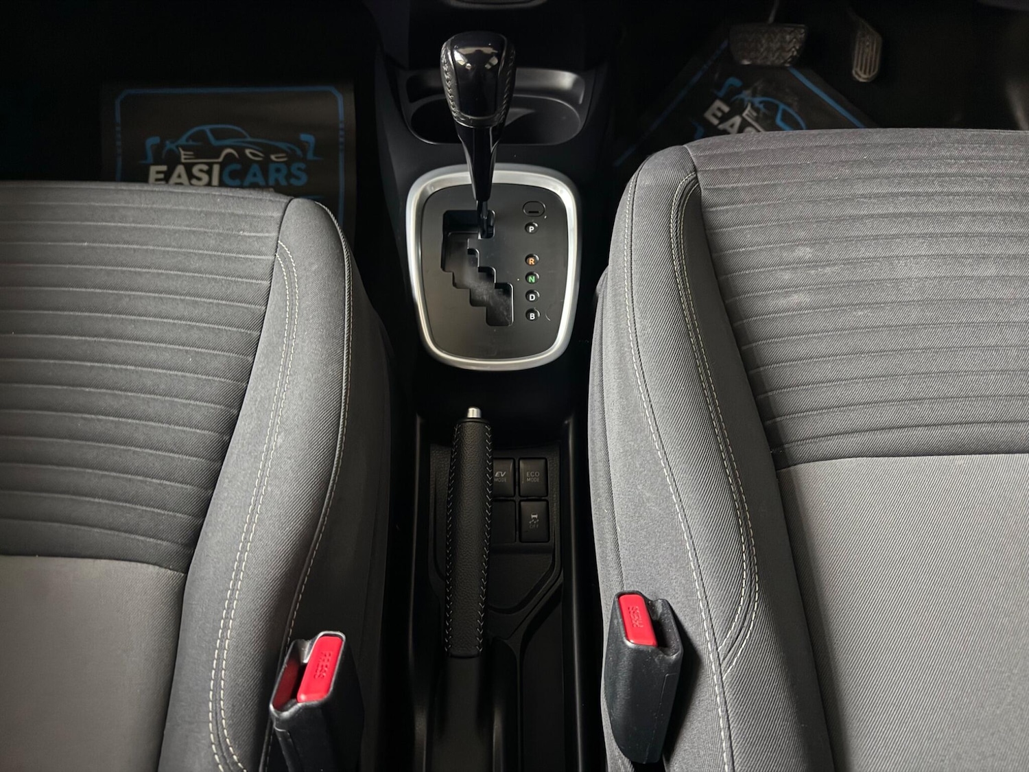 Used Toyota Yaris 2017 for sale - 76976495: Photo 31