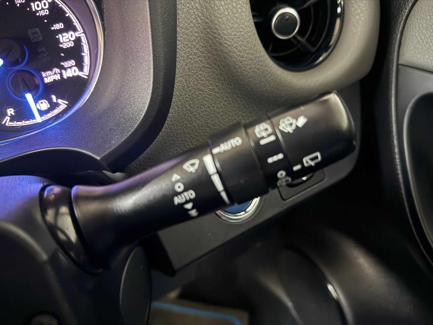 Used Toyota Yaris 2017 for sale - 76976495: Photo 37